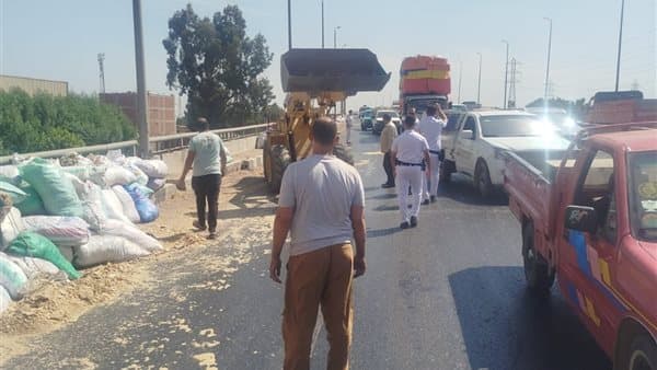 Jumbo truck load change at Qaha Bridge