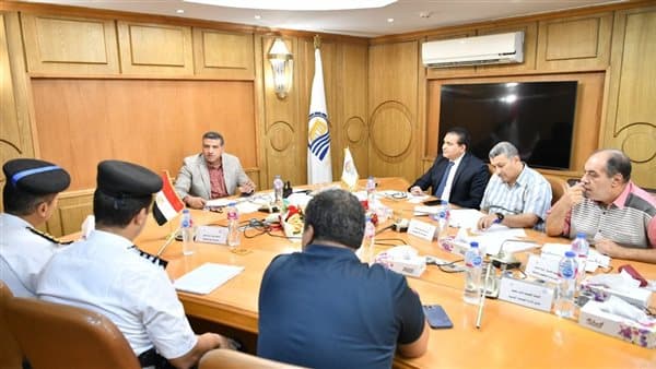 Qena monitors investment projects in roads and irrigation