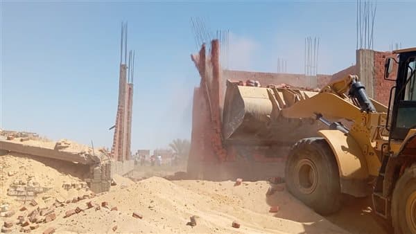 إزالة 53 تعديًا على أراضي الدولة في قنا ونجع حمادي وفرشوط