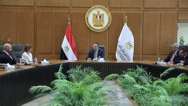 وزير التعليم العالي والثقافة يناقشان التعاون مع فيليبس