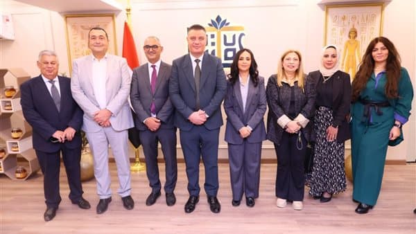 Social Solidarity Minister opens Lotus exhibit in Agouza