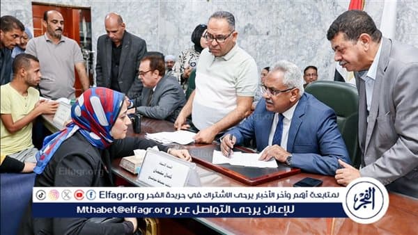 نائب محافظ سوهاج يناقش شكاوى المواطنين