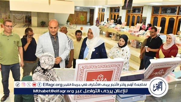 محافظ أسيوط يوزع مستلزمات لعشرة عرائس