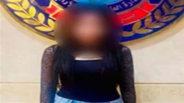 ضبط منشئة محتوى لنشرها فيديوهات غير لائقة بنصر
