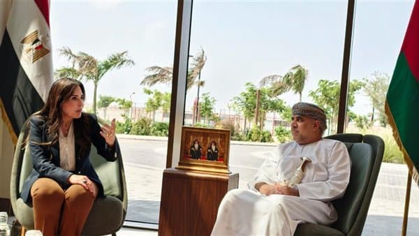 وزيرة الإسكان تتباحث مع نظيرها العماني