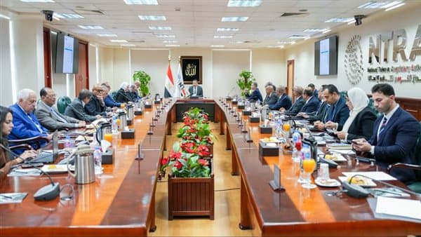 وزير الاتصالات يناقش مع لجنة صناعة الاتصالات