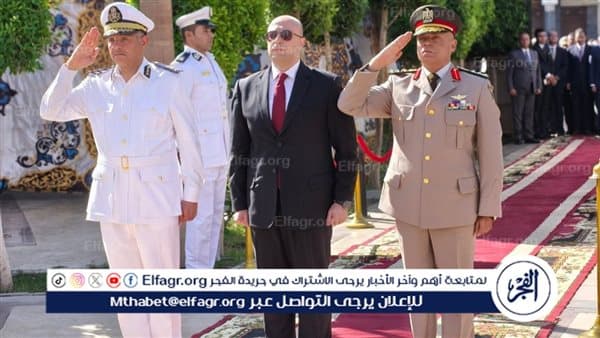 محافظ الفيوم يضع إكليلًا لذكرى أكتوبر