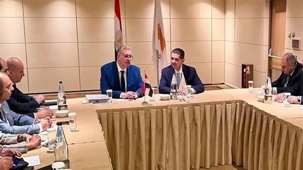 وزير البترول يناقش مع نظيره القبرصي ربط الغاز