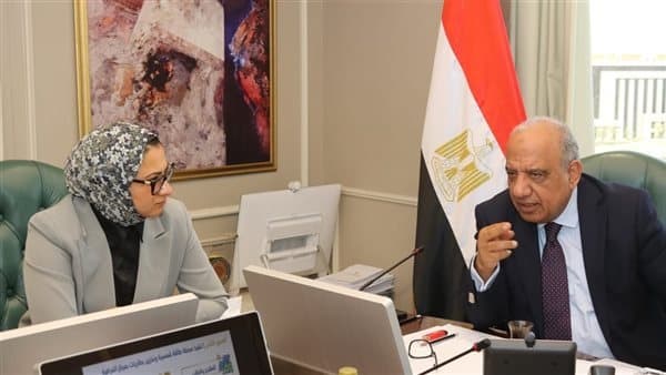 Electricity Minister Reviews Renewable Support