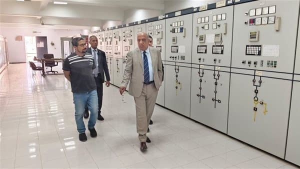 وزير الكهرباء يزور محطة القاهرة الجديدة