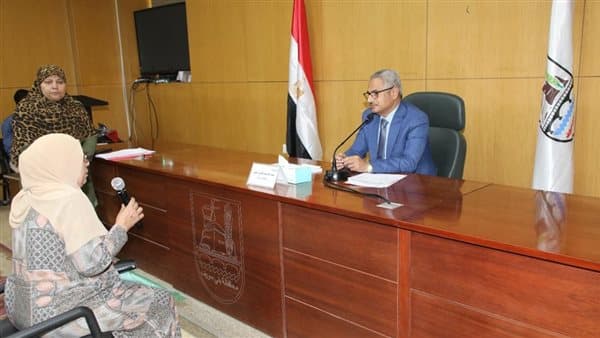محافظ بني سويف يعالج شكاوى المواطنين