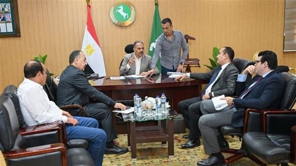 محافظ الشرقية يستقبل شيوخ و نواب لمناقشة مطالب المواطنين