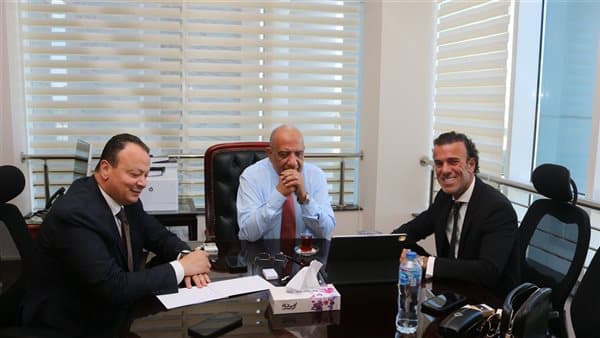 Electricity Minister reviews Egypt-Europe link with K&K