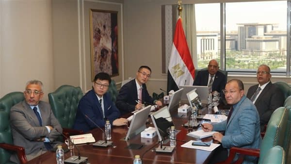 وزير الكهرباء يناقش مع هواوي مشروع بطاريات الطاقة