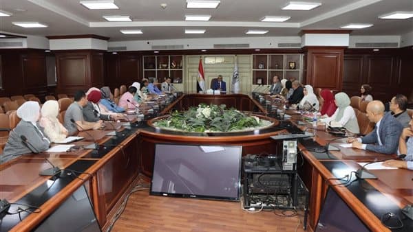 محافظ بني سويف يناقش تطوير السياحة