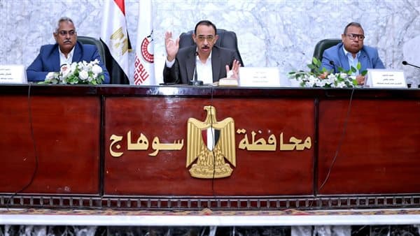 محافظ سوهاج يستعد للعام الدراسي