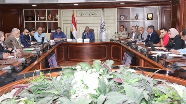 محافظ بني سويف يتابع إنجاز مشروع حياة كريمة