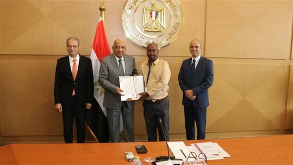 وزير الكهرباء يشارك في حفل تخرج متدربين من جيبوتي