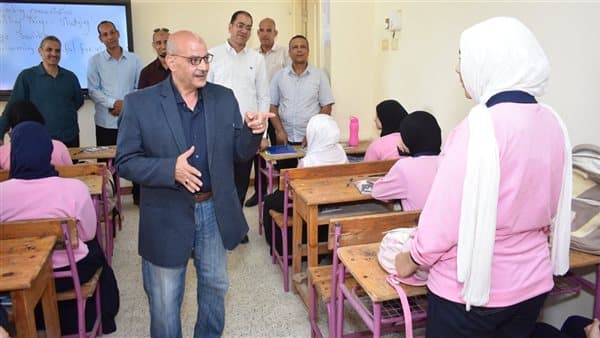 مدير تعليم سوهاج يراجع الدراسة بمدارس البلينا