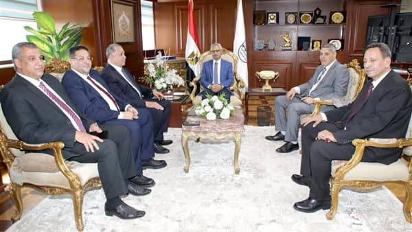 محافظ بني سويف يستقبل نقيب المحامين ورئيس الاتحاد العربي