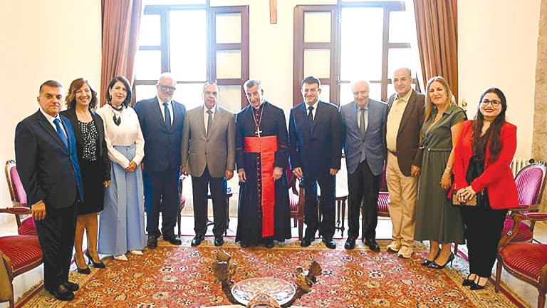 الراعي يلتقي برهبان الصليب ويشيد بدورهن