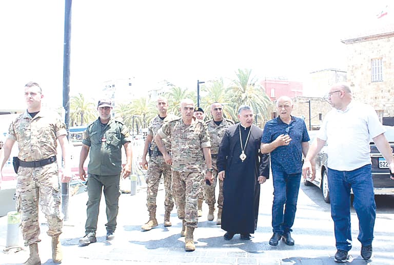 حداد يستعرض أوضاعها في صور