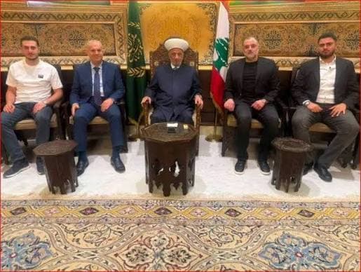 دريان يكرم بشارة سروجي لدور دار الفتوى