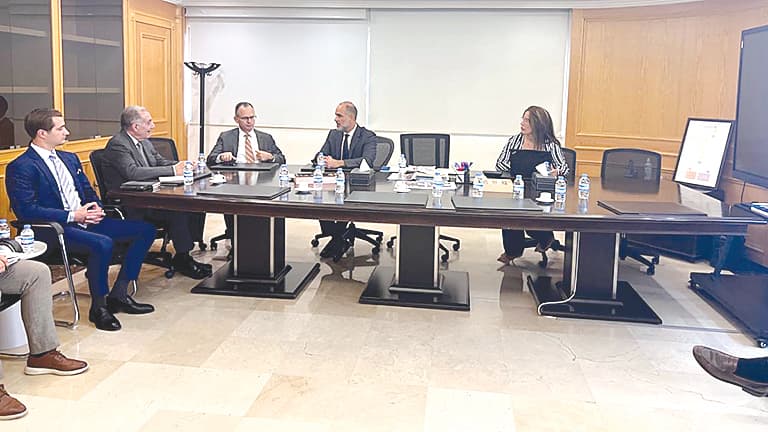 Artist meets US delegation on Lebanon infrastructure