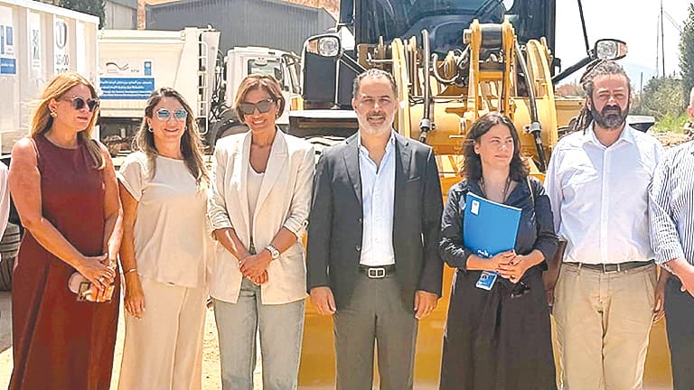 الزين من البقاع يعلن عن معدات جديدة لدعم إدارة النفايات