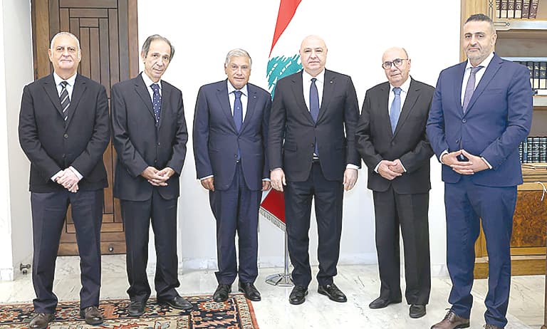 عون يشيد بجهود الريجي وإيراداتها
