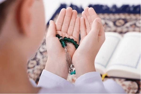لا تنسوا الدعاء فهو عبادة مقبولة