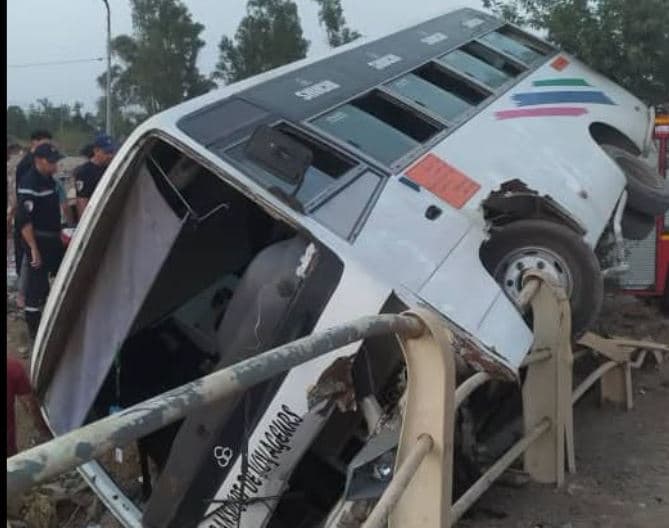 Blida passenger bus crash injures 10