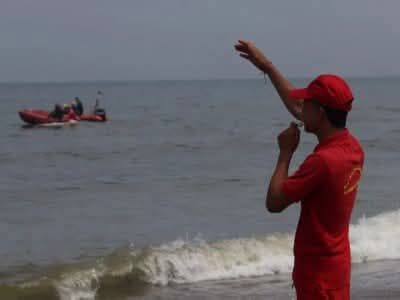 Bejaia救出380人海滩