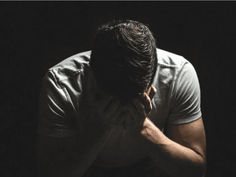 سعادتي تعتمد على طرد أختي