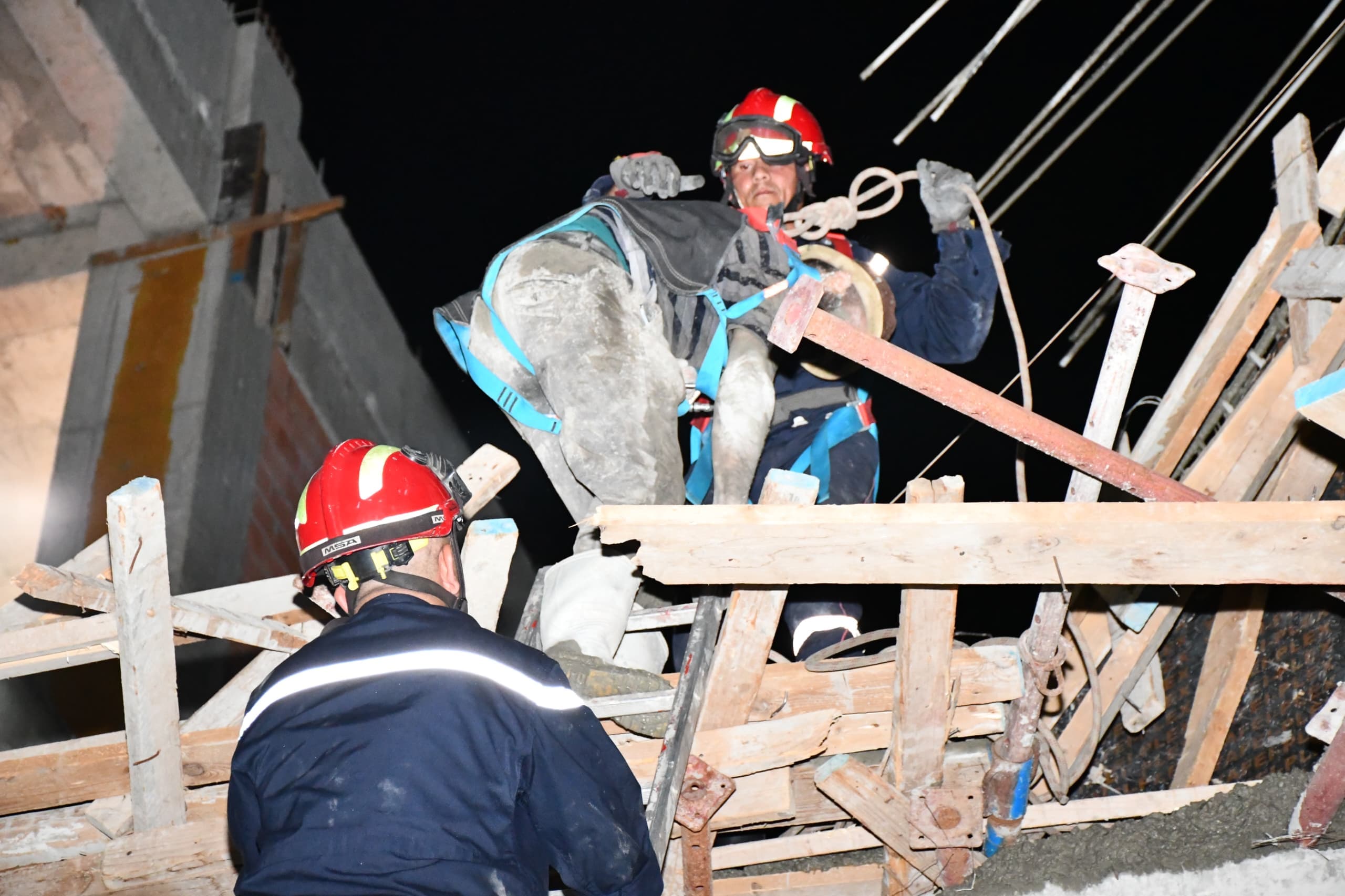 Blida building roof partially collapses