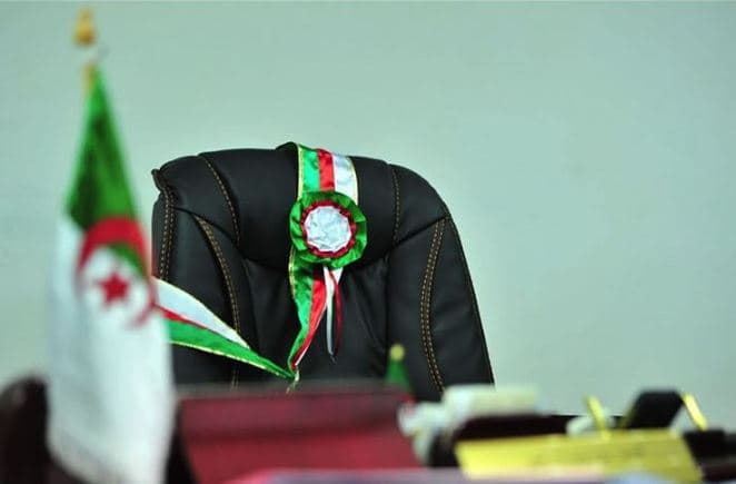 تموشنت توقيف رئيس بلدية العامرية بسبب منشور فيسبوك