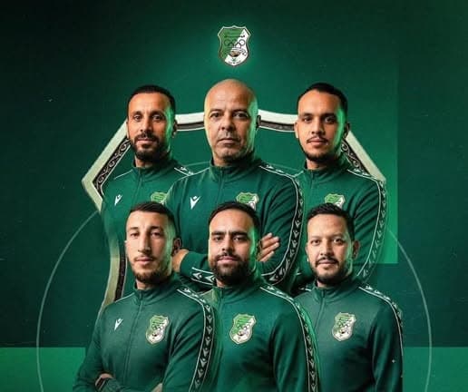 فنيون جزائريون يقودون نادي الوفاق