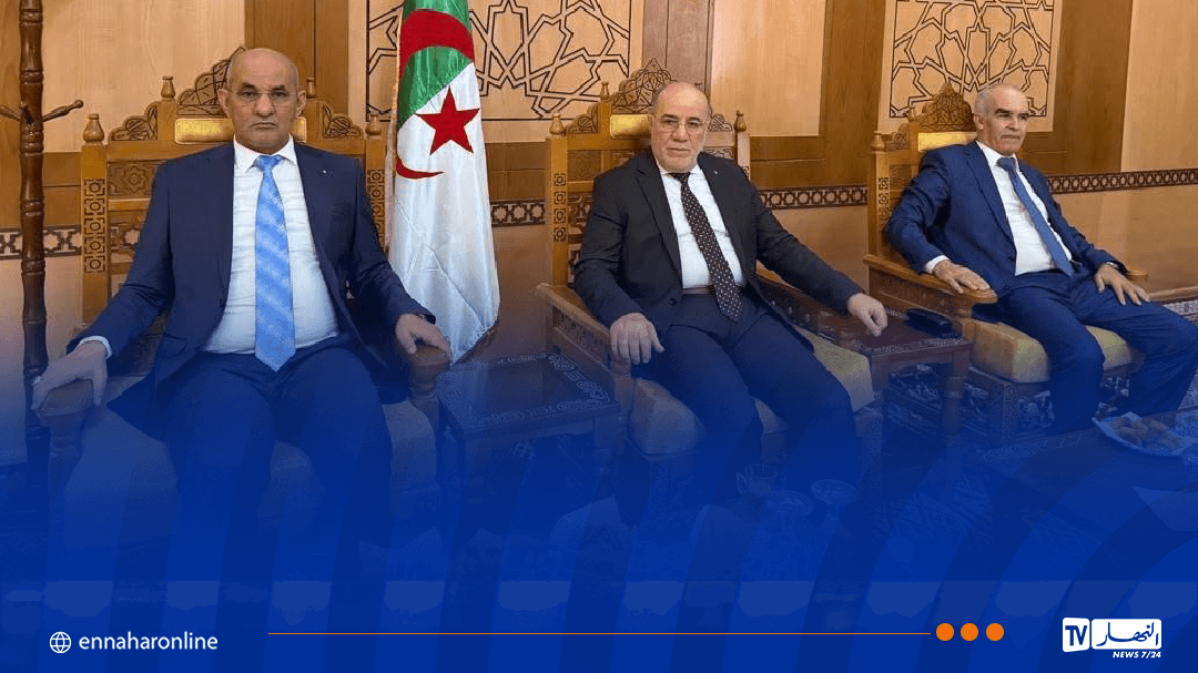 بلمهدي يشارك في دفن شيخ الزاوية التجانية