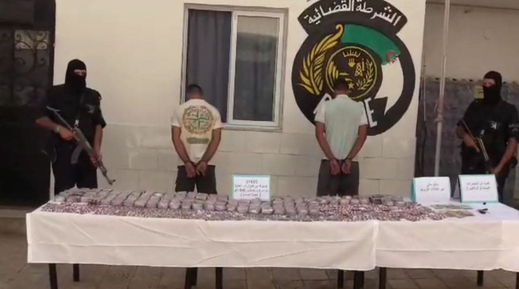 البويرة توقيف شخصين وحجز 21 ألف كبسولة بريغابالين