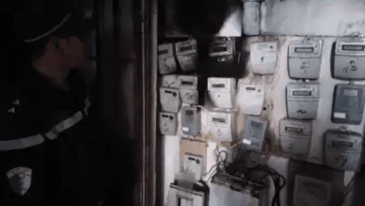 Fire in building meters in Adel neighborhood
