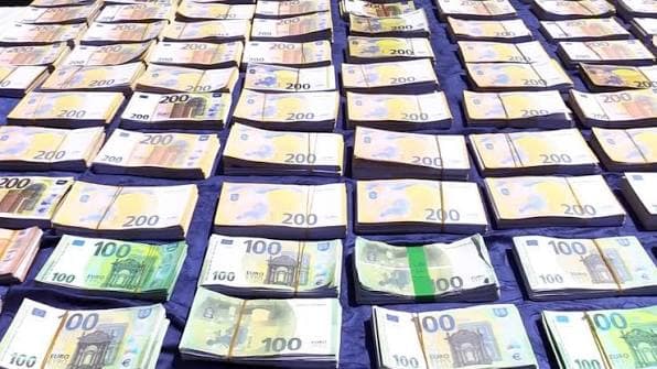 شرطة وهران تمنع تهريب 120 ألف أورو إلى إسطنبول