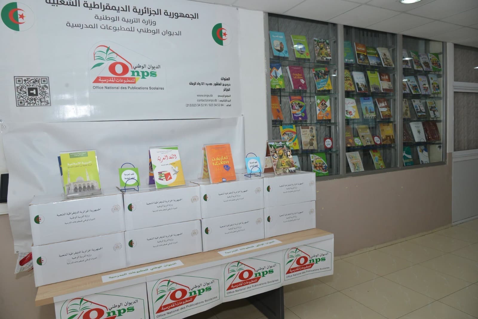 وزارة التربية تقدم 50 حقيبة لأبناء الجالية