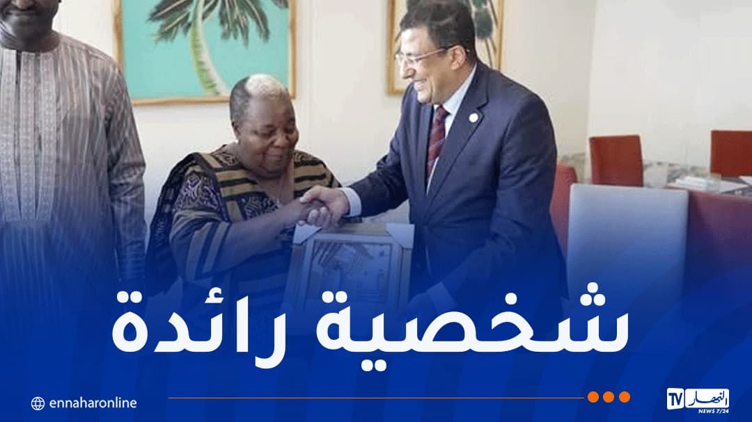 بوطيب يكرم أول رئيسة للبرلمان الإفريقي
