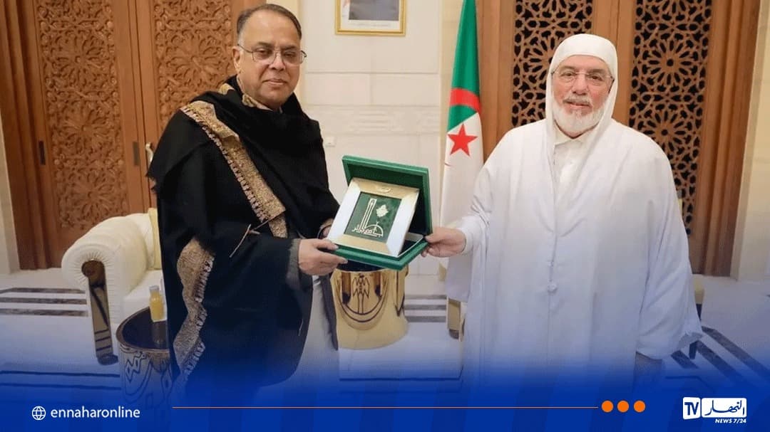 عميد جامع الجزائر يناقش التعاون مع وزير الطاقة البنغلاديشي