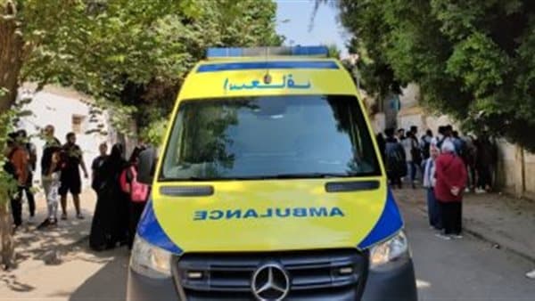 Woman dies after fall from fourth floor