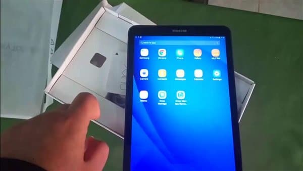 Distribution of tablets to new secondary students