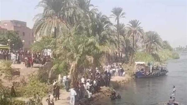 طفل يسقط في النيل بعد حادث على كوبري المرازيق