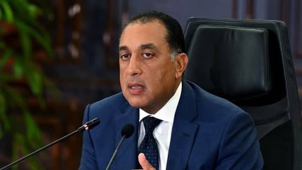 رئيس الوزراء يؤكد عدم اتخاذ قرارات انفعالية