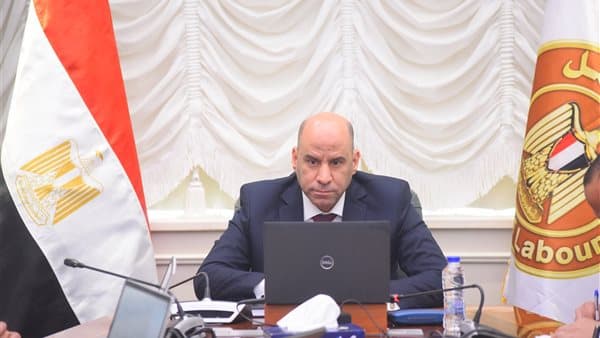 وزير العمل يعلن فرص عمل جديدة في 55 شركة بمحافظات 2024