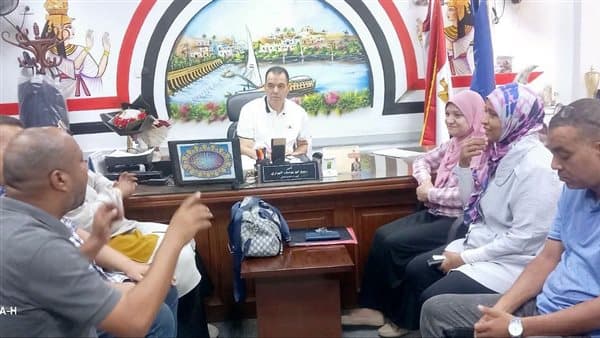 Education Agent in Aswan Facilitates Swift Disbursement of July Salaries and Employee Entitlements